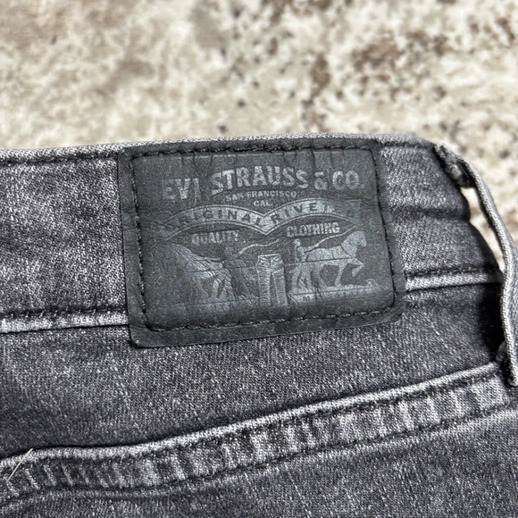 Levi 721 High Rise Distressed Skinny Jean Size 28 - Picture 8 of 9